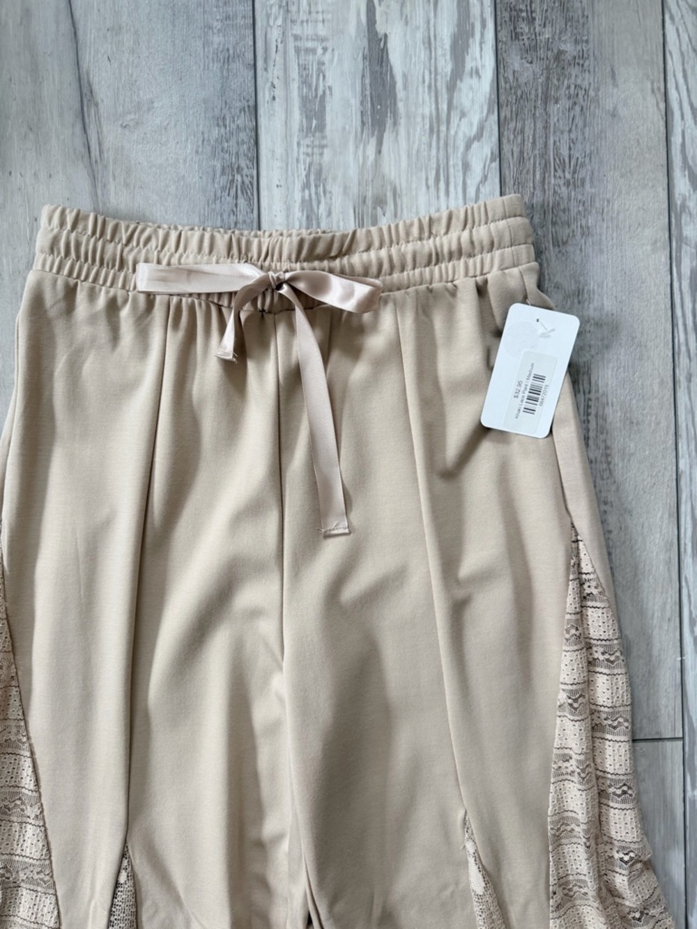 NWT- Boho Khaki Floral Lace Panel High Rise Wide Leg Pants size medium - Picture 9 of 12